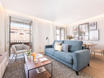 Contemporary 2 bedroom apartment next to Royal Palace