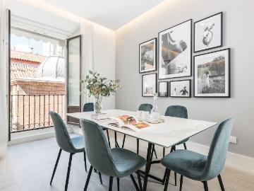 Bright apartment with 2 bedrooms in historic neighborhood