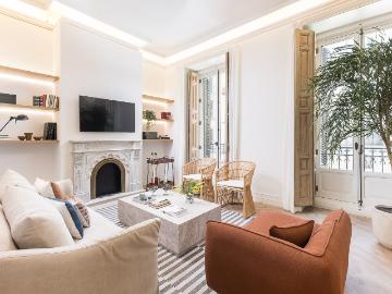 Elegant three bedroom apartment in the heart of Madrid