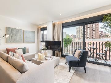 Bright 2 bedroom apartment with pool