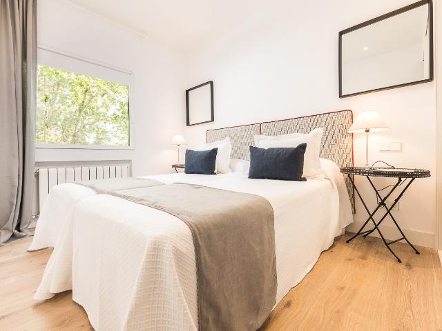 Spacious apartment with swimming pool next to El Retiro