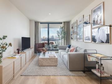 Apartment with terrace and pool in the Skyline Building