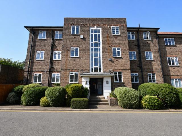apartment for rent in Malford Court, The Drive, London, E18