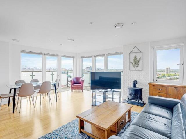 apartment for rent in Mast Quay, SE18 5NP