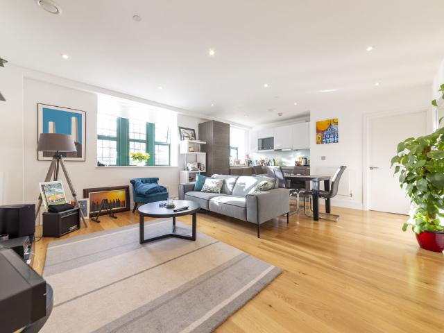 apartment for rent in Metropolitan Crescent, Clapham, London