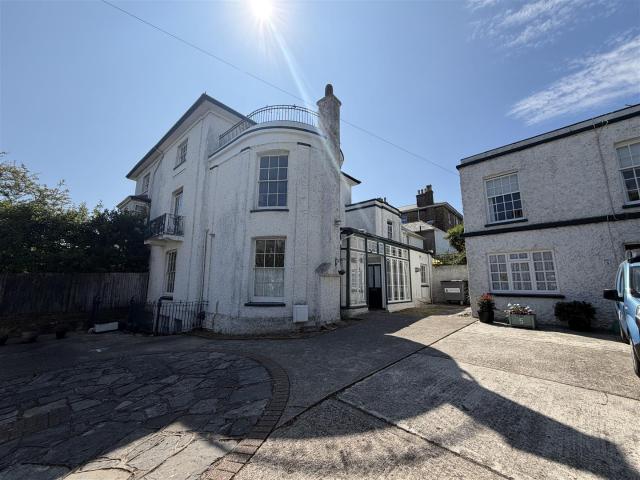apartment for rent in Melville Street, Ryde PO33 2AE