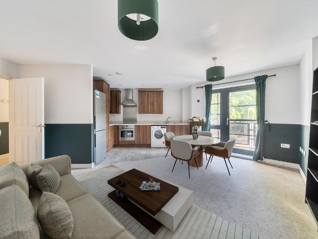 apartment for rent in Merlin Road, Farnborough, GU14