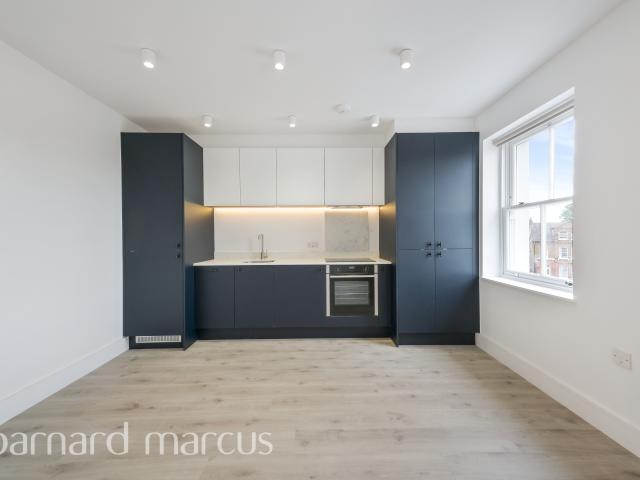 apartment for rent in Mitcham Lane, London, London