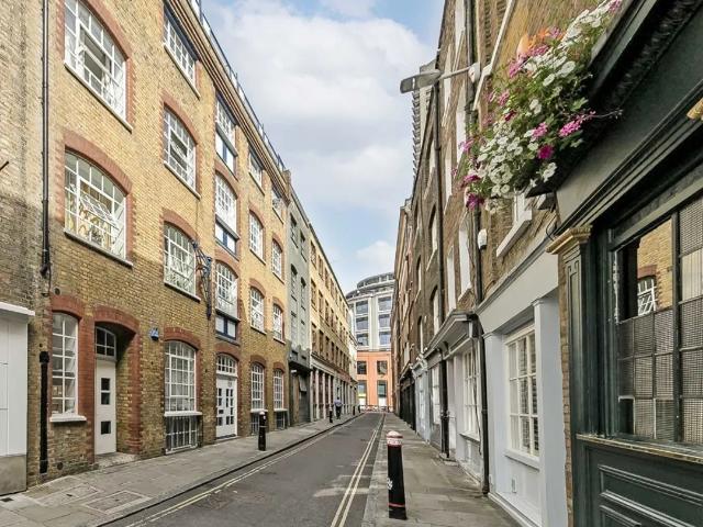 apartment for rent in Middle Street, London, EC1A 7AB