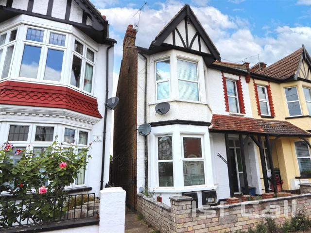 apartment for rent in Southbourne Grove, Chalkwell