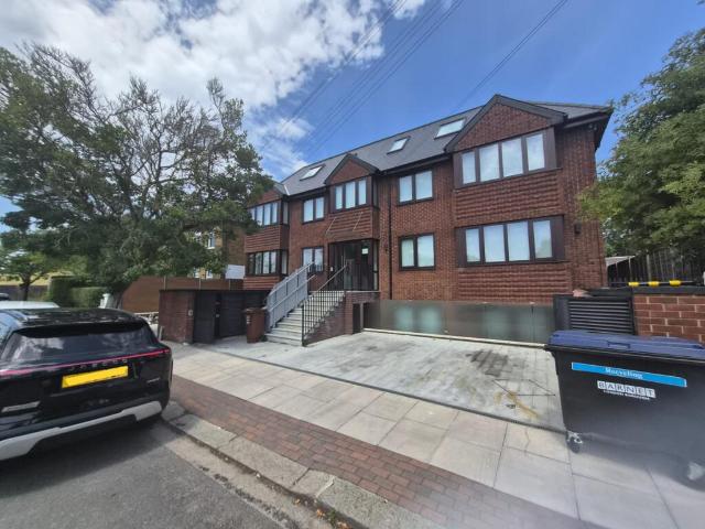 apartment for rent in Shakespeare Road, NW7 4BH