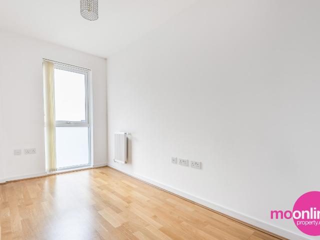 apartment for rent in Shearwater Drive, London