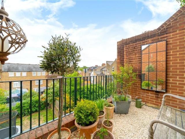apartment for rent in St Gothard Road, SE27 9QP