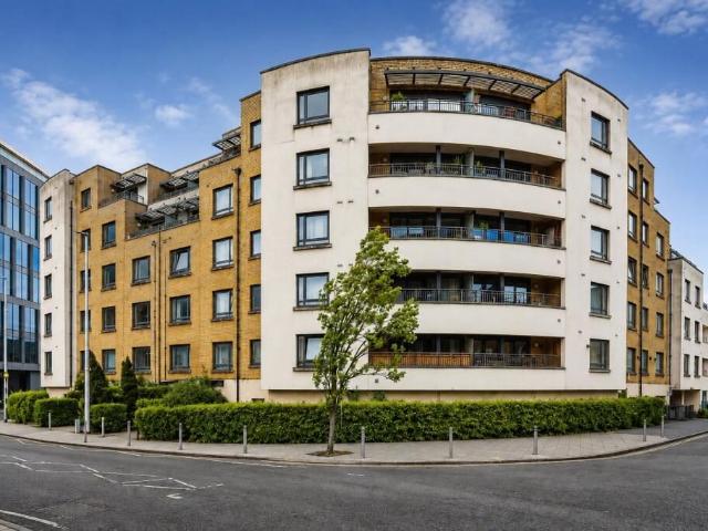 apartment for rent in Stanley Road, GU21 5EW