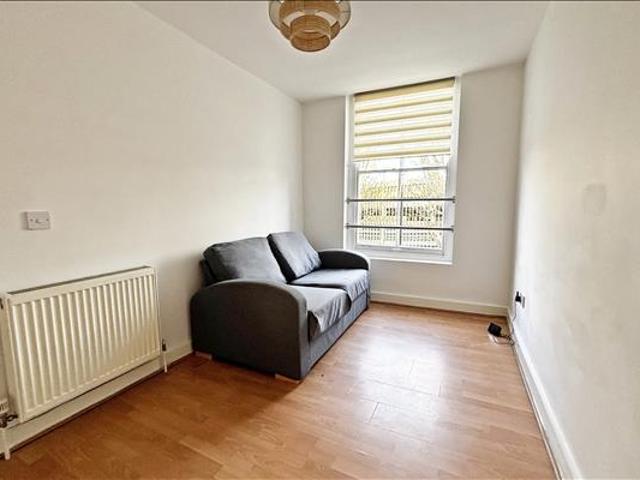 apartment for rent in Station Road West