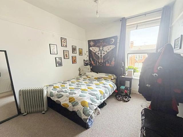 apartment for rent in Poole Road Bournemouth BH4 9BB