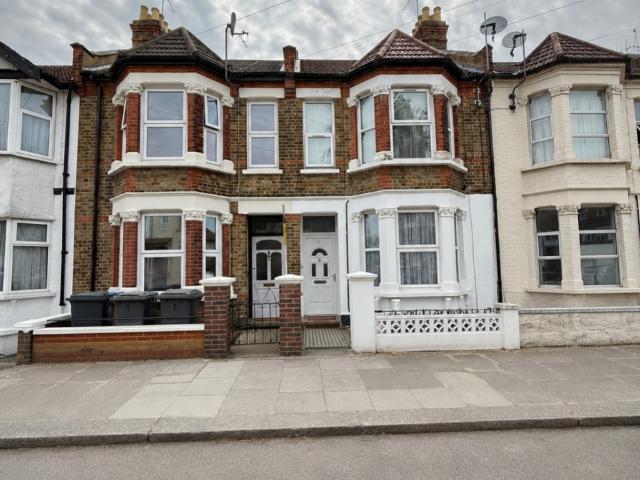apartment for rent in Priory Avenue, Wembley, Middlesex, HA0