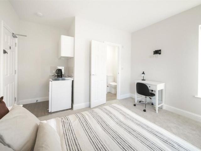 apartment for rent in Property, GU11 3EF