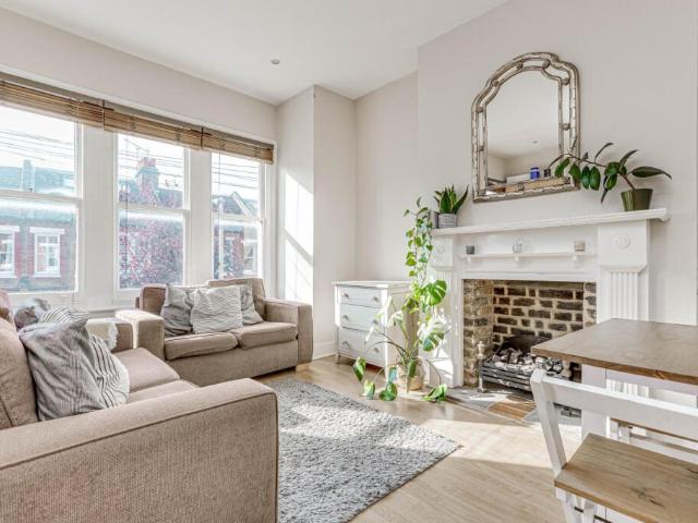 apartment for rent in Property, SW11 5EP