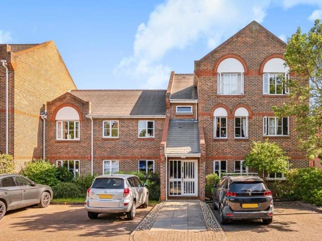 apartment for rent in Property, TW9 2BX
