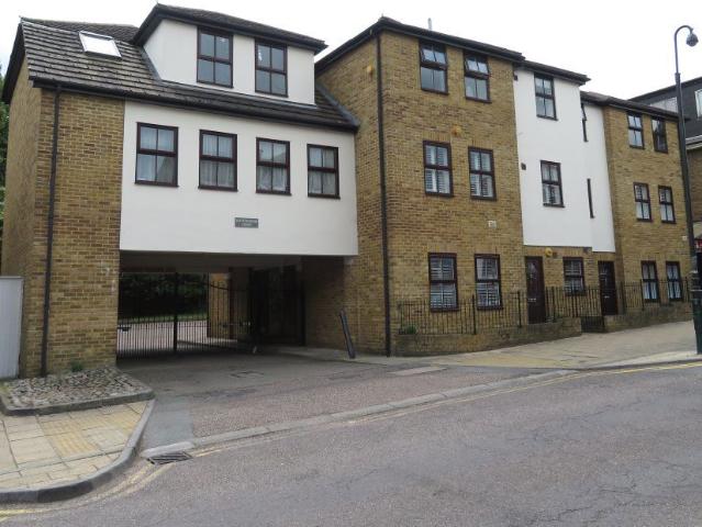 apartment for rent in Queens Road, Buckhurst Hill, Buckhurst Hill, IG9 5BF