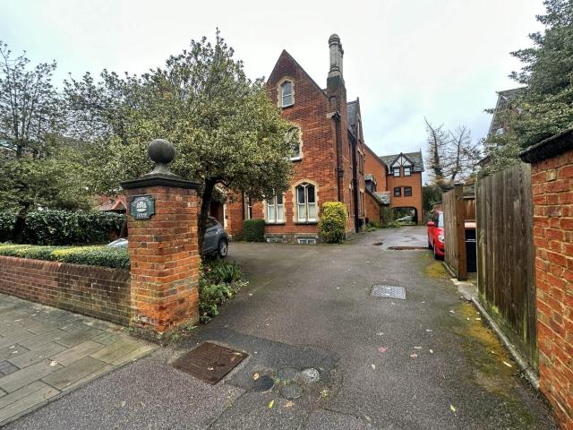 apartment for rent in Rothsay Gardens, Underwood House, MK40