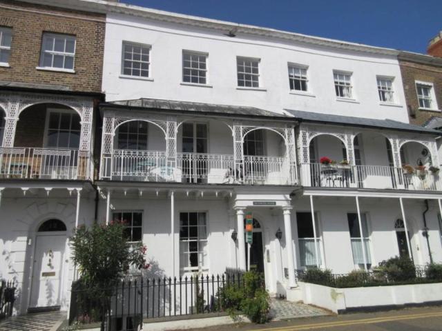 apartment for rent in Royal Terrace, SS1 1DY