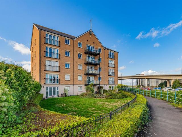 apartment for rent in River Walk, Penarth Marina, CF64 1SX