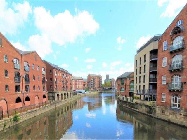 apartment for rent in Riverside Court, LS1