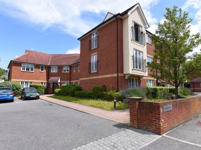 apartment for rent in Woodside Court, Farnborough, Farnborough, GU14
