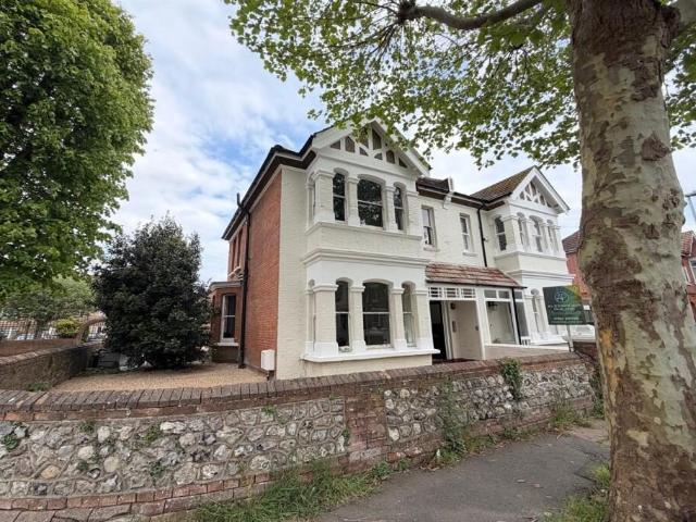 apartment for rent in Warwick Gardens, BN11 1PF