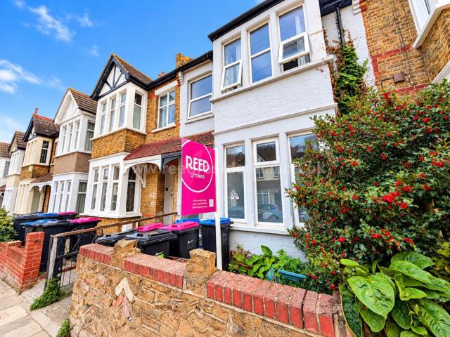 apartment for rent in Wenham Drive, Westcliff On Sea