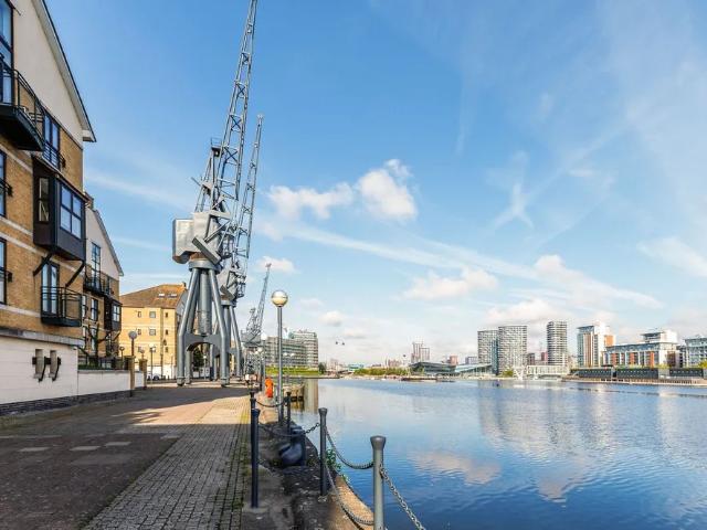 apartment for rent in Wesley Avenue, Canning Town, E16