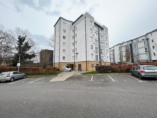 apartment for rent in West Green Drive, Crawley, Crawley