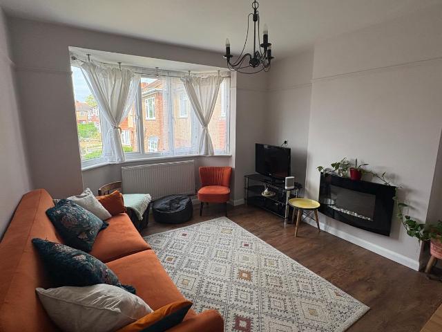 apartment for rent in Whitton Avenue West, UB5