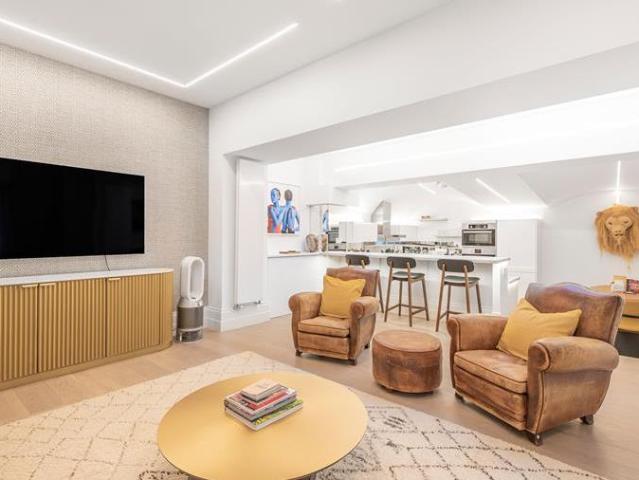 apartment for rent in Winchester Street, SW1V