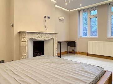 2 bedroom flat to rent on Townshend Road, London