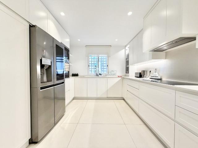 Apartment For Rent in The Golden Mile, Marbella