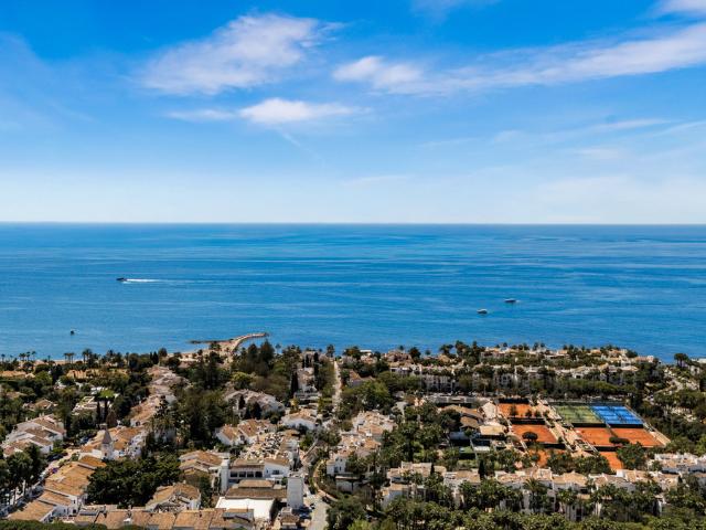 Apartment For Rent in The Golden Mile, Marbella
