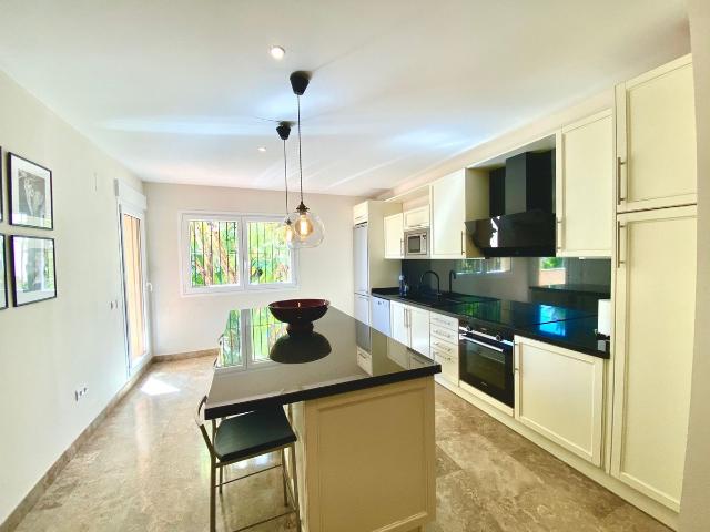 Apartment For Rent in The Golden Mile, Marbella