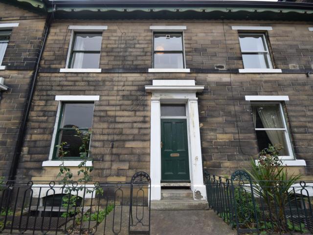 trinity place, blackwall, halifax, hx1 2bd