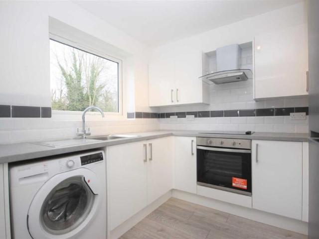 apartment for rent in Trotwood, IG7 5JN