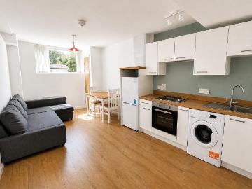 Northern Ireland - Equipped kitchen, Parking