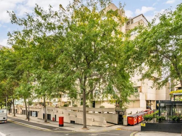 apartment for rent in Upper Ground, London, SE1 9PE