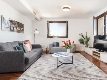 Penthouse with terrace for rent in the heart of Valencia