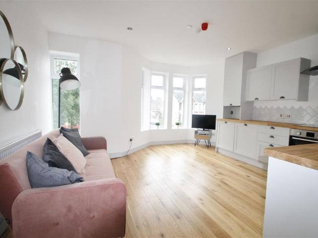 Apartment For Rent Merches Gardens, Cardiff