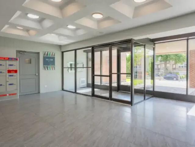 Apartment For Rent Saint QC 1295 ES103215538