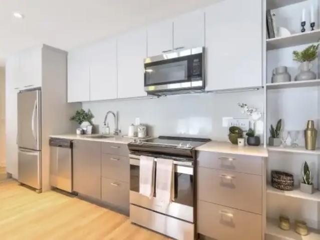 Apartment For Rent Saint QC 1325 ES103410651