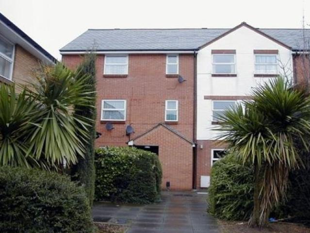 Apartment For Rent Queens Court, Central Slough, Berkshire