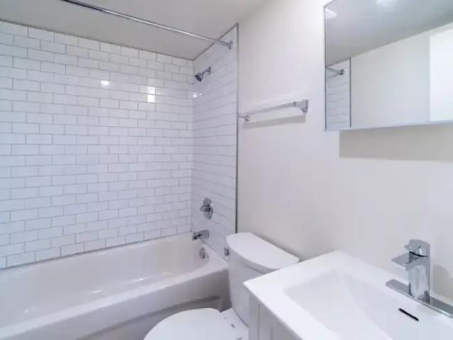 Apartment For Rent Victoria BC 1750 ES100758802